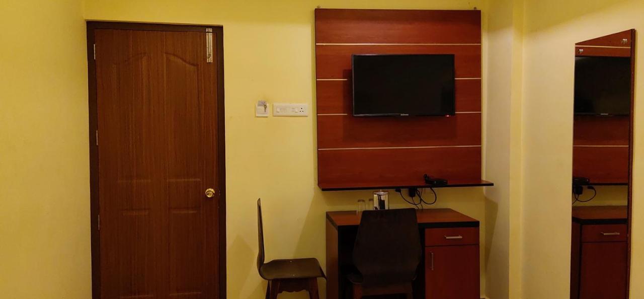 Hotel Green Plaza Thrissur Bagian luar foto