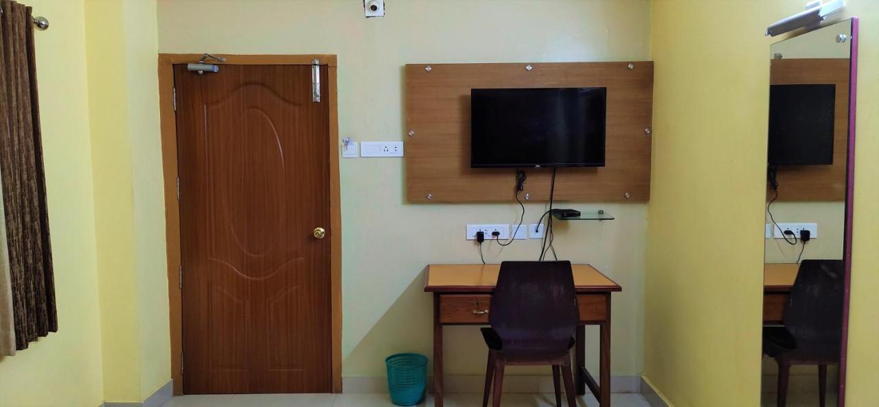 Hotel Green Plaza Thrissur Bagian luar foto